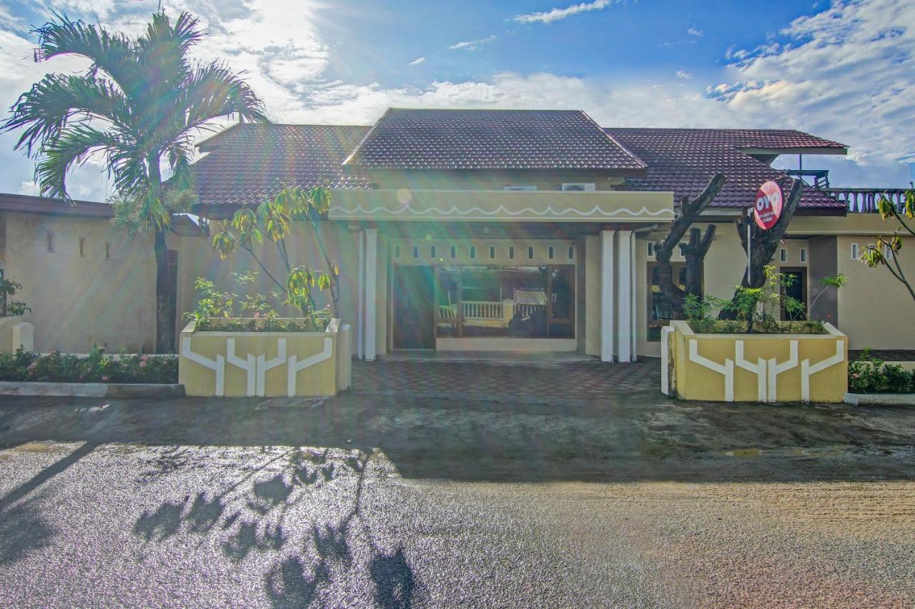 OYO 90643 Suri Guest House Syariah Padang  Bagian luar foto